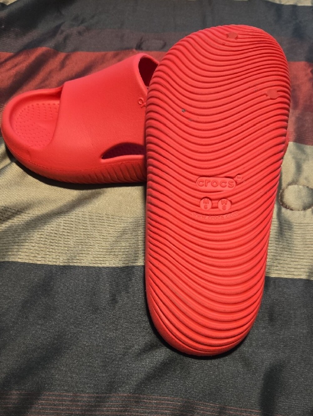 CROCS Slide Sandals in Bright Red - Picture 4 of 4